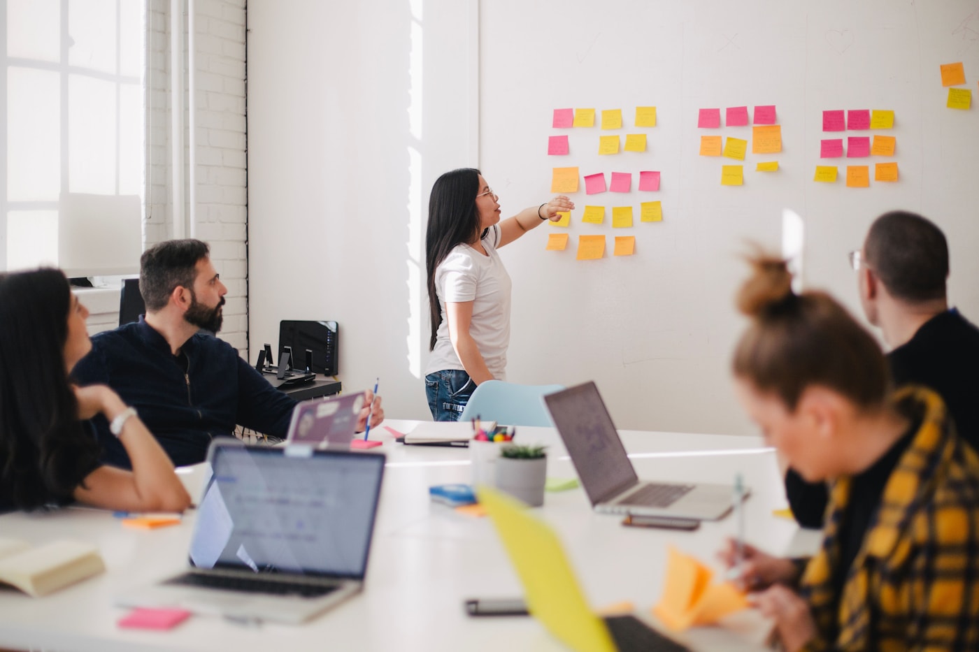 Diskusi strategi sebagai representasi optimisasi bisnis